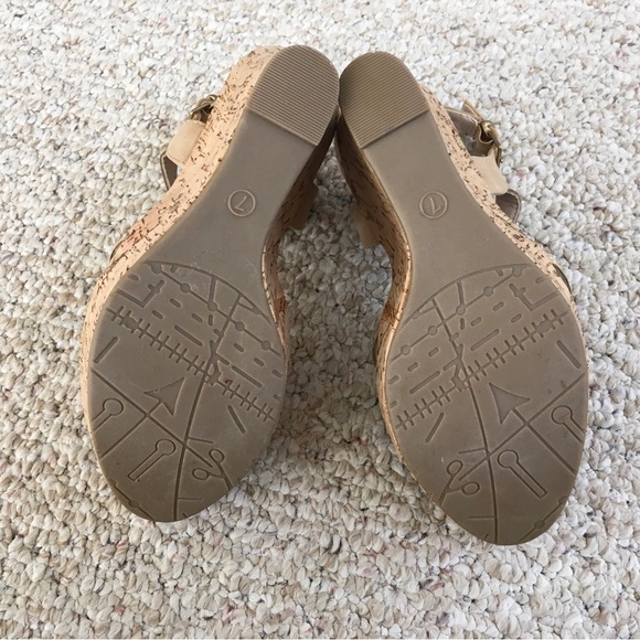 NWOT Gold Jewel Wedges - Picture 9 of 10